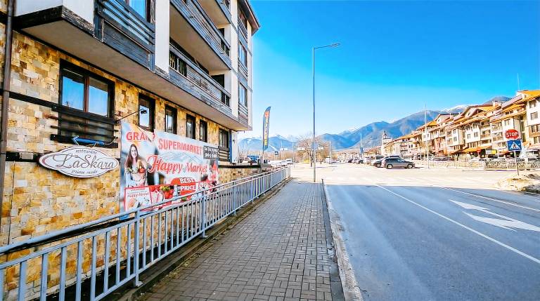 Mountain Paradise 4 - 1 Bedroom - Gondola, 100m away - Washer in Bansko