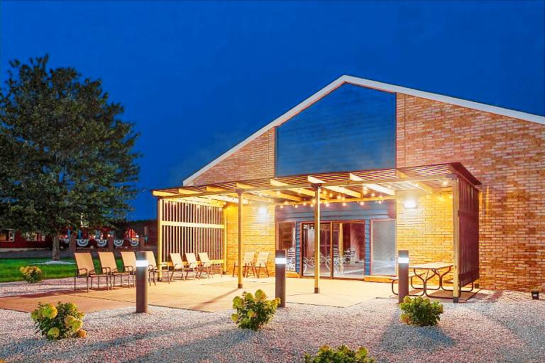 Days Inn by Wyndham Eagle River — photo 4
