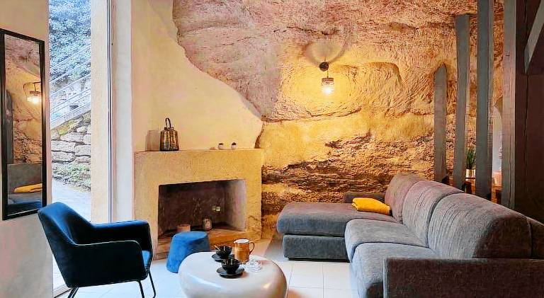 House with jacuzzi — photo 4