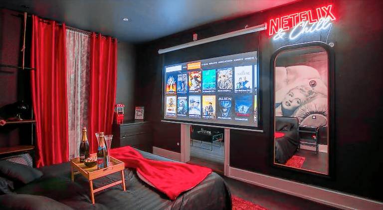 Hollywood Night-Jacuzzi & Private Movie Theater in Sausheim