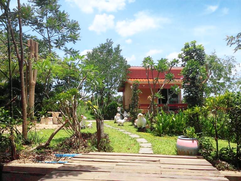 Baan Ton Nam Resort in Suan Phueng