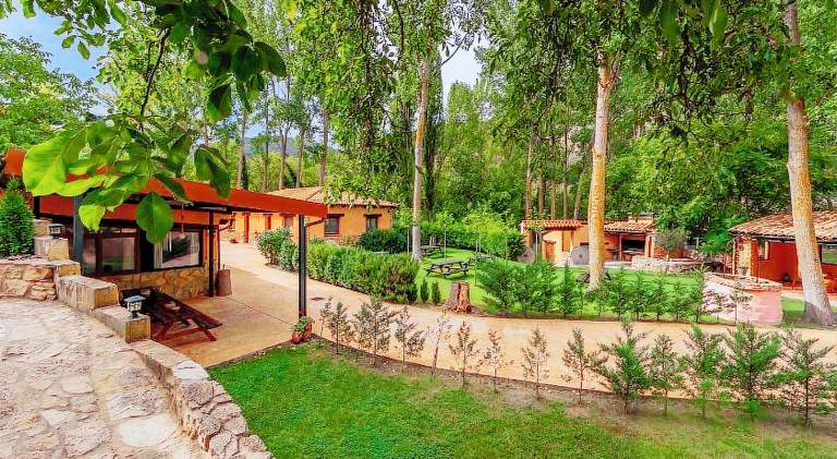 Fully equipped beautiful house with grill, patio & garden | Pets allowed — photo 4