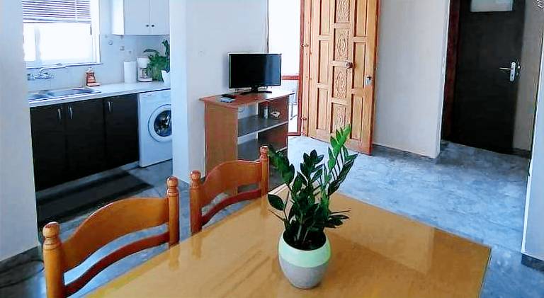 Vacation home with patio, yard & BBQ | Pets allowed — photo 4