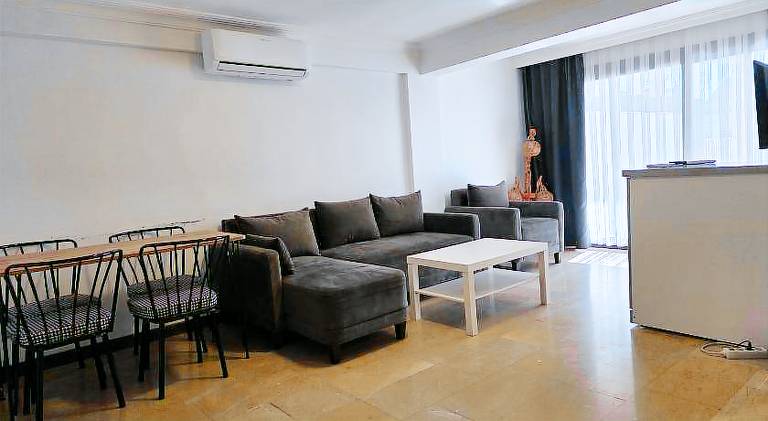 Serviced apartment with patio | Beach nearby | Dogs allowed — photo 5