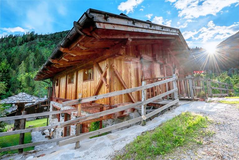 Family-oriented lovely chalet with yard & barbecue | Pets allowed — photo 2