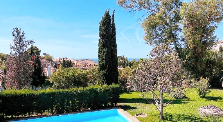 Villa with garden, terrace & private pool — photo 3