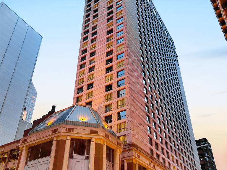 Hilton Chicago/Magnificent Mile Suites in Lincoln, IL