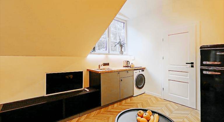 Serviced apartment with yard — photo 3