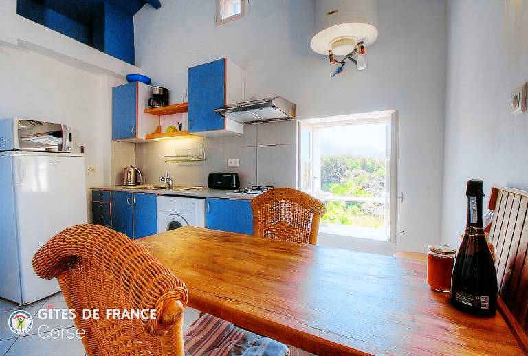 Gite with grill, yard & patio — photo 5
