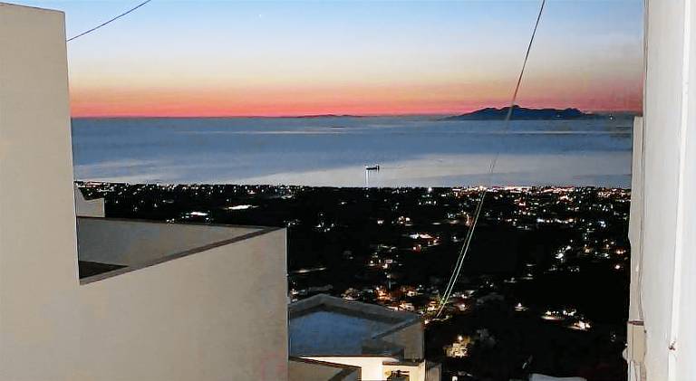 Wonderful vacation home with patio | Pet-friendly in Santorini