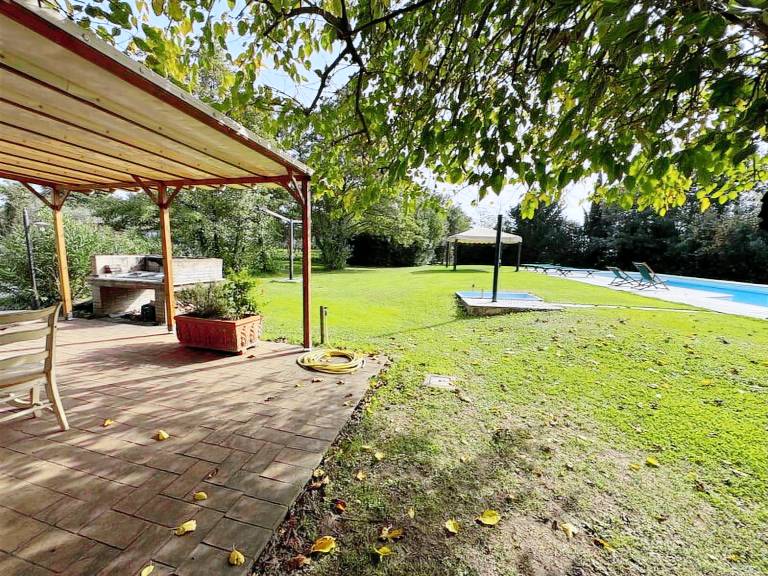 Fully equipped spacious house with private pool, BBQ & yard | Pets allowed — photo 4