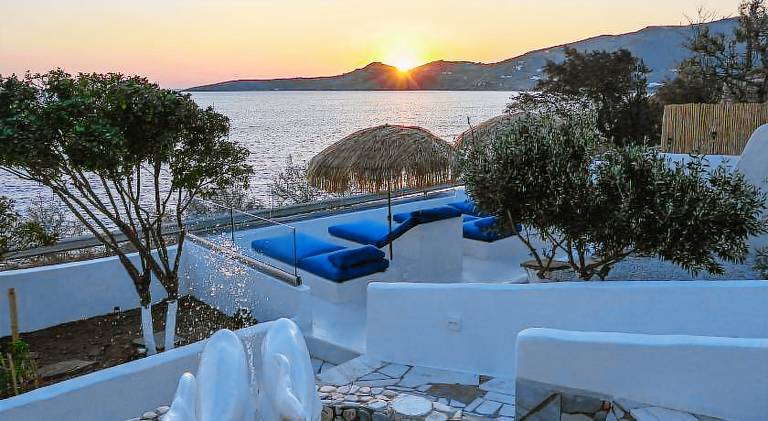Rental apartment with garden & patio in Tinos