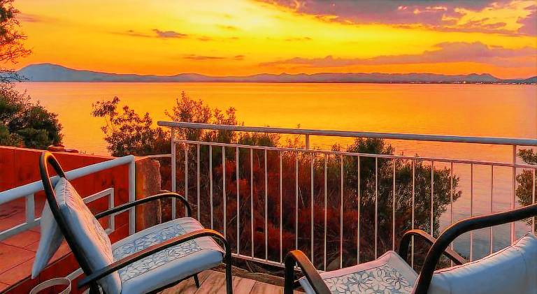 Vacation home with yard in Kalamata
