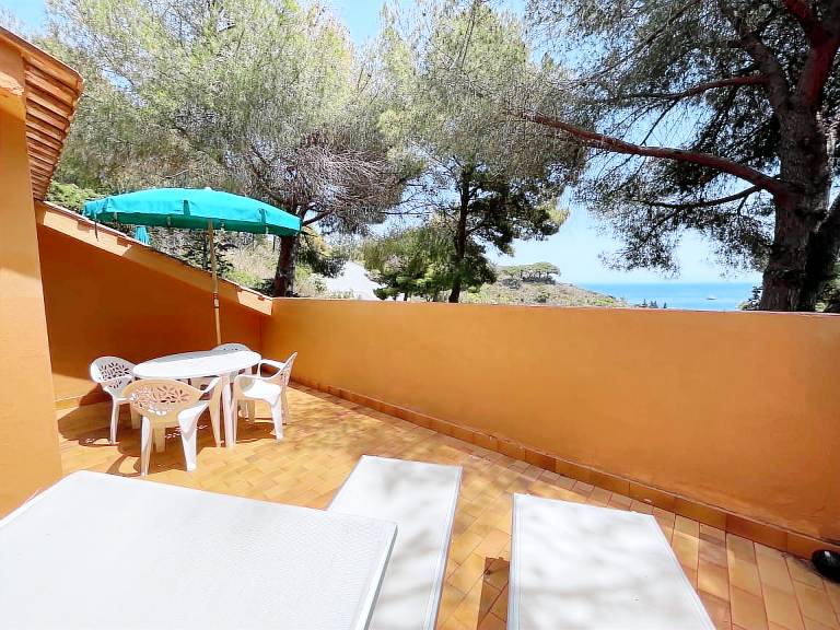Nice holiday apartment with garden & terrace | Water view | Pets are welcome in Capoliveri
