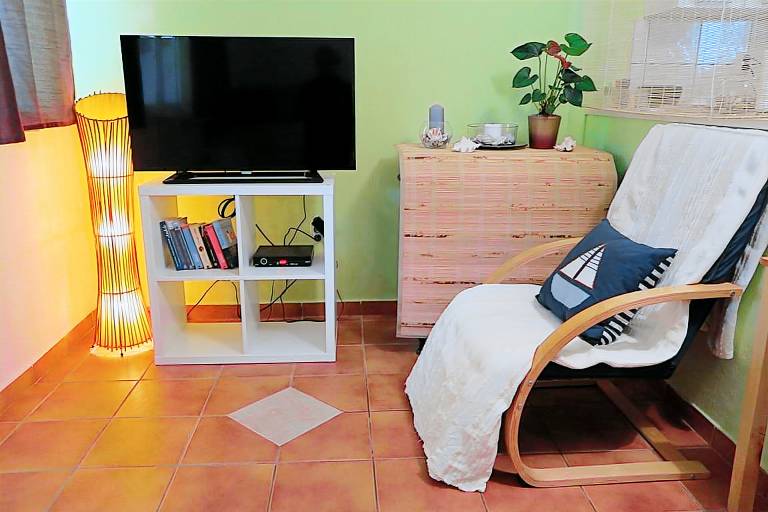 Charming rental apartment with yard, barbeque & terrace | Sea view | Pet-friendly — photo 4