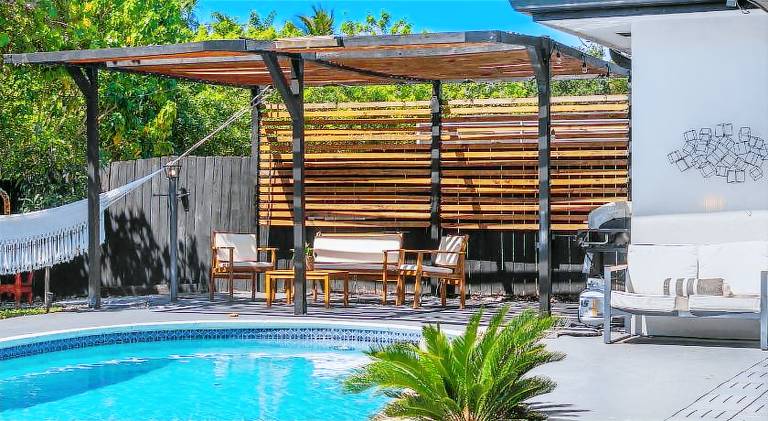 Villa with pool in Aventura, FL