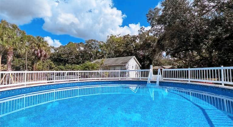 Vacation home with pool | Pets are welcome — photo 3