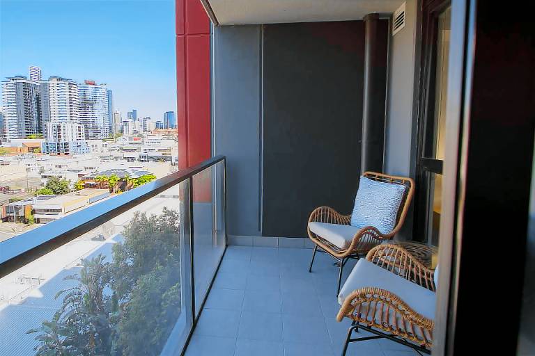 1Bed Apartment Valley Fringe Free Parking