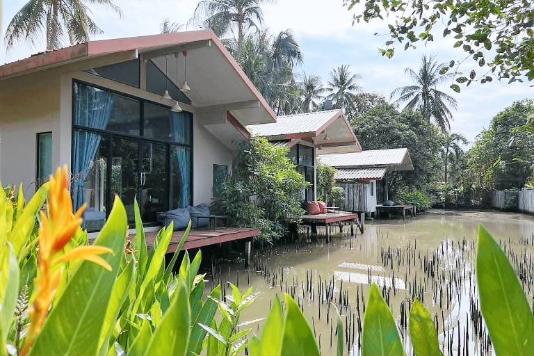 Kalacanal Resort in Amphawa