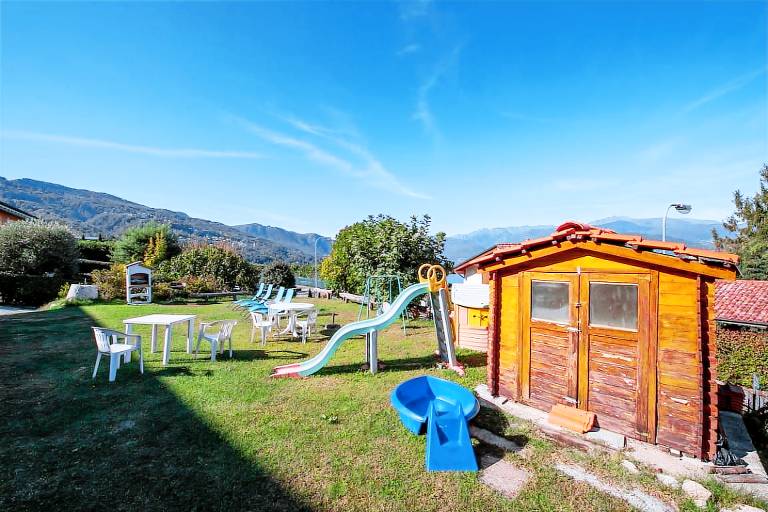 Fully equipped wonderful rental apartment with patio, BBQ & garden | Pets are welcome — photo 2