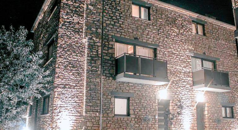 Apartment with yard & terrace — photo 4