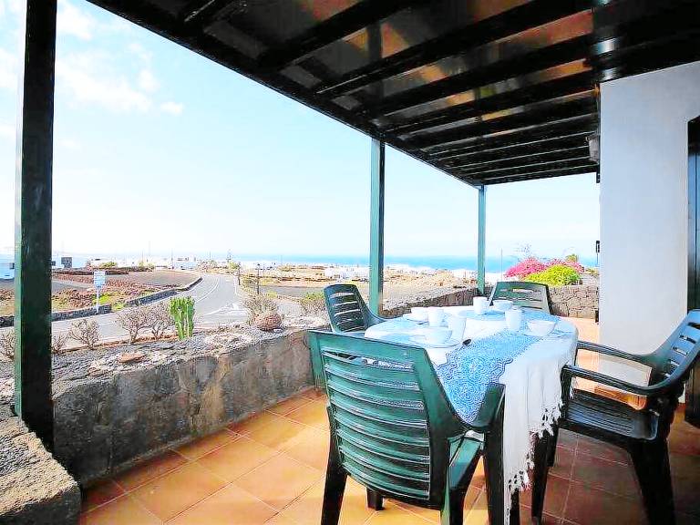 Fully equipped nice house with private pool, patio & garden | Pets are welcome — photo 3