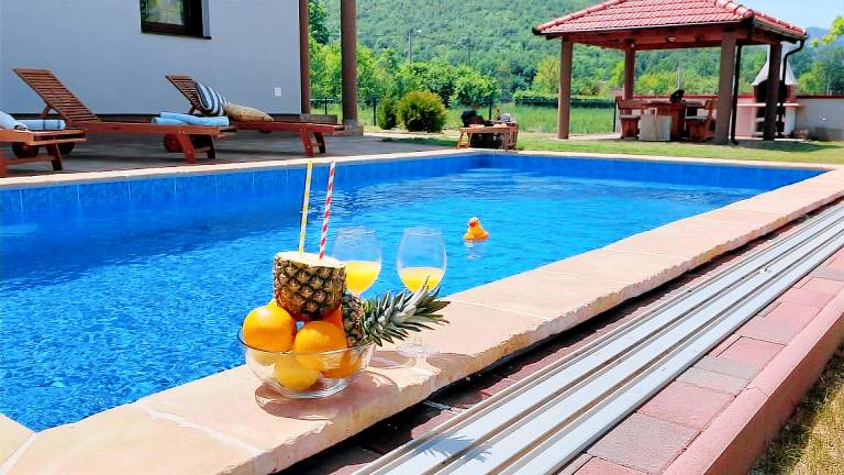 Villa with private pool, grill & patio — photo 2