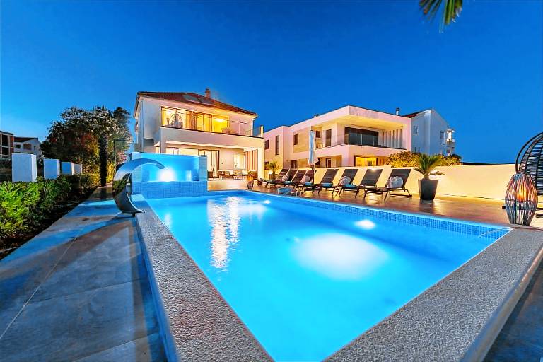 Villa with pool, BBQ & patio | Pool view — photo 3