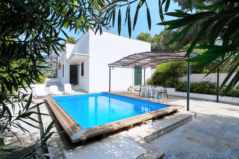 Villa with private pool, terrace & yard | Sea view — photo 4