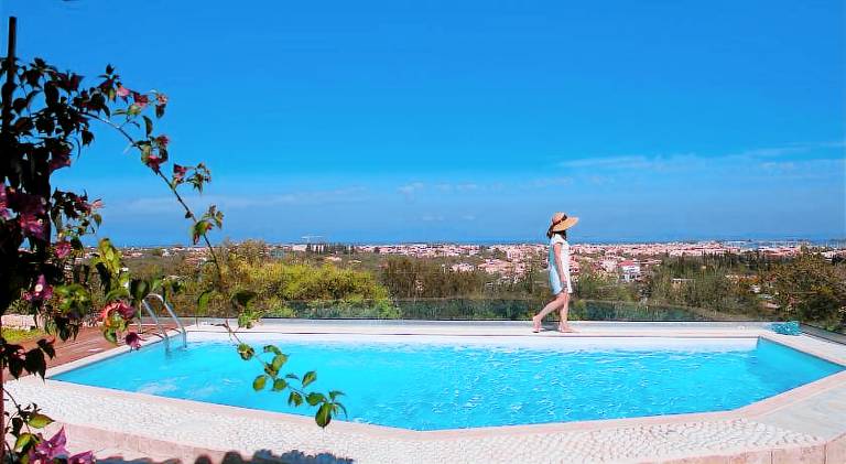 Villa with patio, barbeque & yard in Lefkada