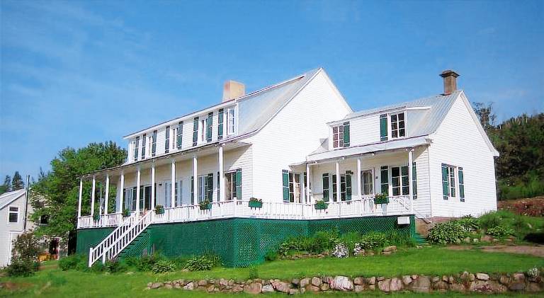 Chalet with pool in La Malbaie, QC
