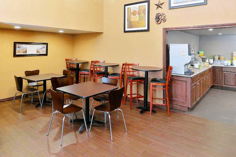 Quality Inn Gonzales — photo 5