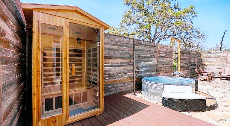 Romantic Tiny Luxury Retreat w heated pool, sauna n outdoor shower in Wimberley 10 acres — photo 4