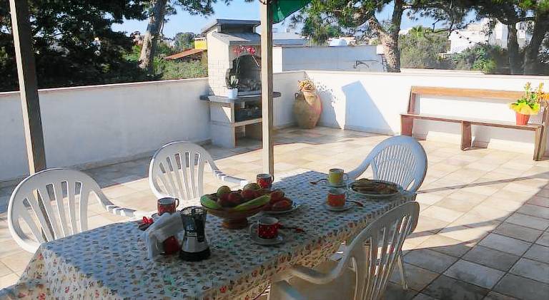 House with barbecue, garden & patio — photo 3