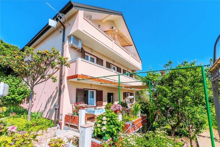 Holiday apartment with patio, barbecue & jacuzzi | Sea view | Pets allowed — photo 4