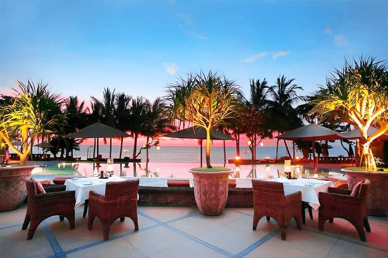 Villa with pool & yard — photo 3