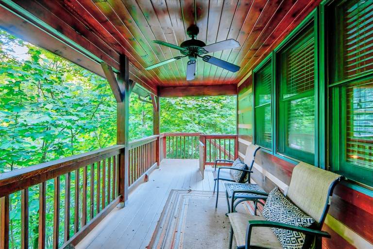 Uncle Johns Cabin in peaceful Valle Crucis - Hot Tub - Pool Table - Ping Pong — photo 3