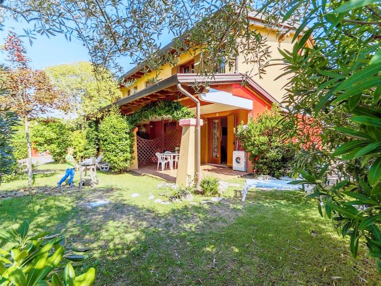 Beautiful vacation home with grill, yard & patio | Pet-friendly — photo 4