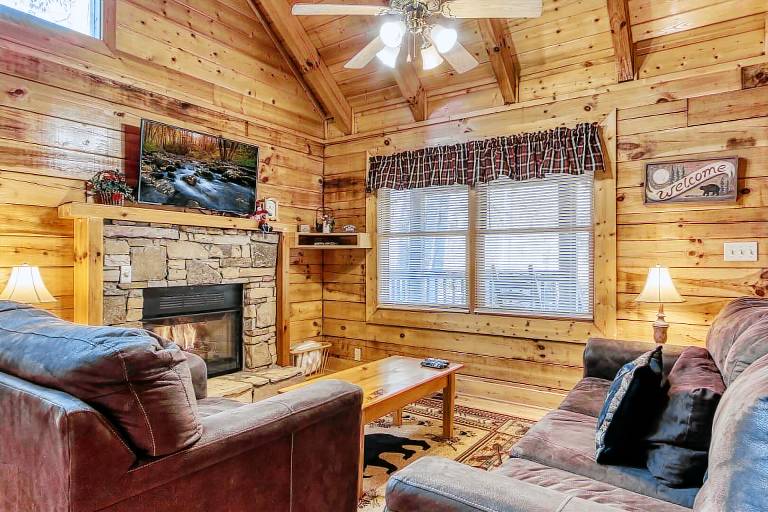 Family-friendly cabin with private pool | Pets allowed — photo 3