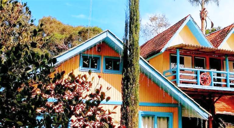 Chalet with barbeque, yard & terrace — photo 3