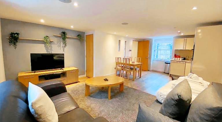 CS Exclusive Apartments of Princess Street West End in Edinburgh