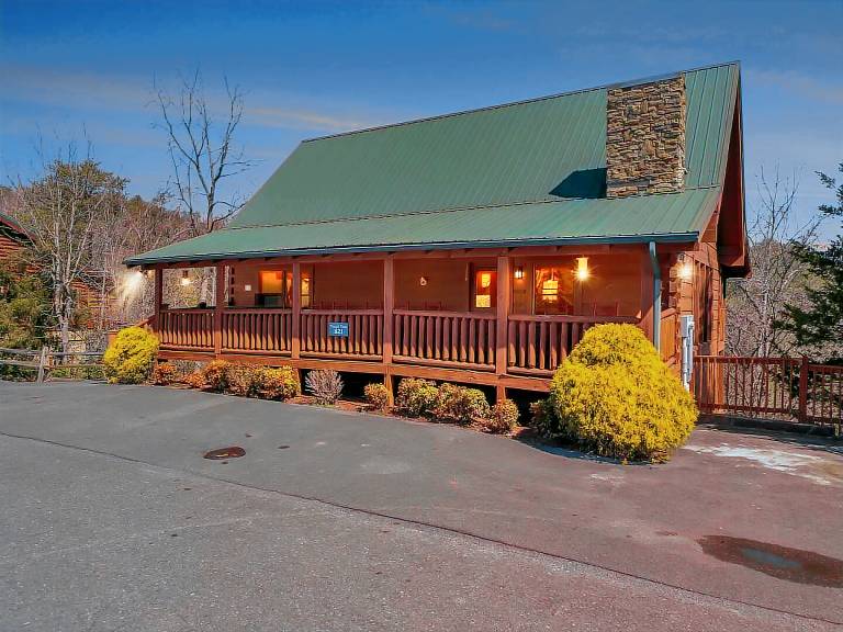 Cabin with private pool — photo 2