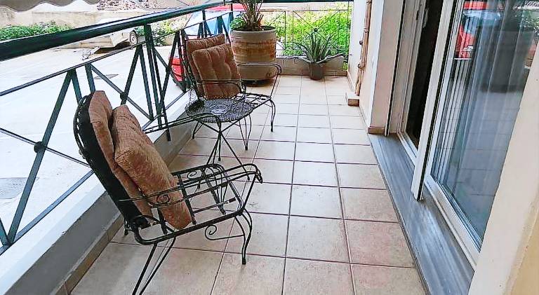 Apartment with patio | Perfect for remote work — photo 3