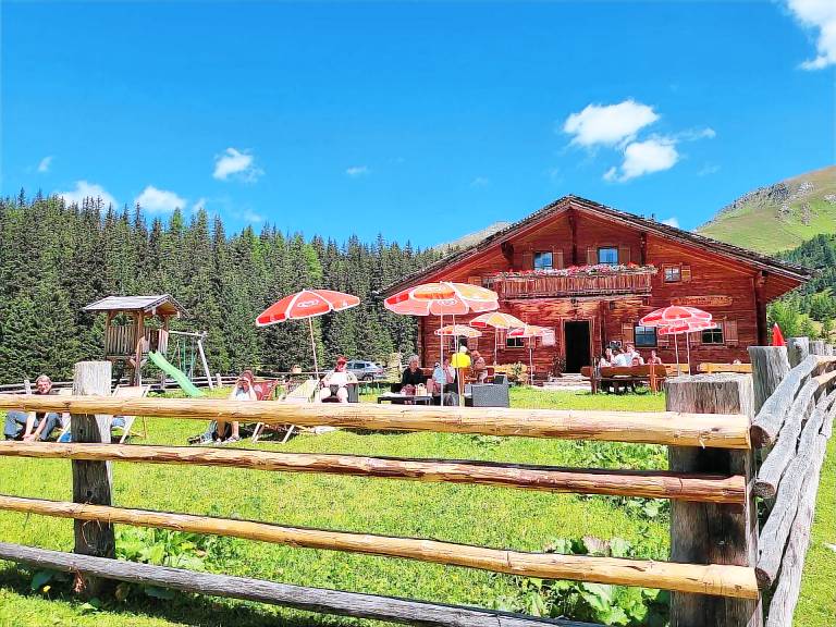 Holiday apartment with patio in Rauris