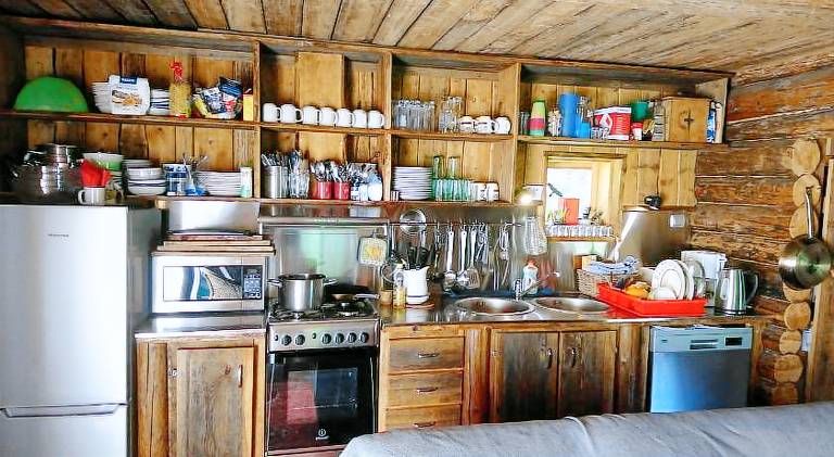 Chalet with patio, BBQ & yard — photo 3