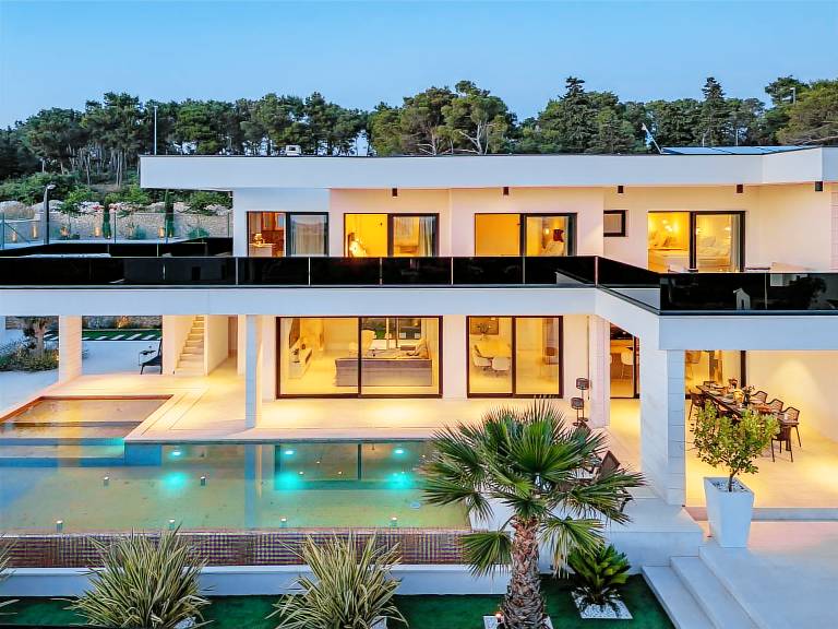 Spacious villa with jacuzzi, patio & sauna | Pet-friendly — photo 3