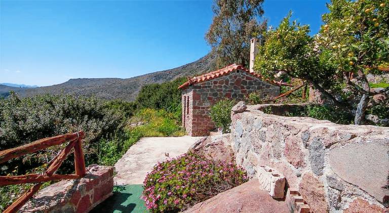 House with garden & patio | Perfect for remote work — photo 2