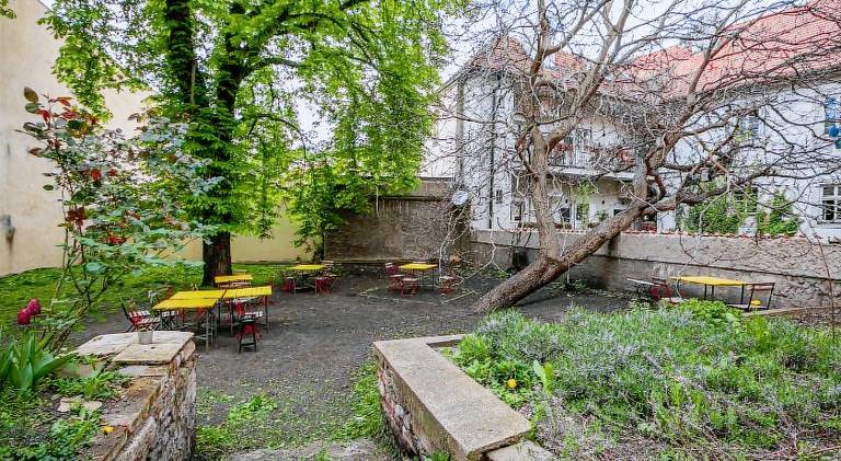 Apartment with yard | Next to Prague Castle | Dogs allowed — photo 3