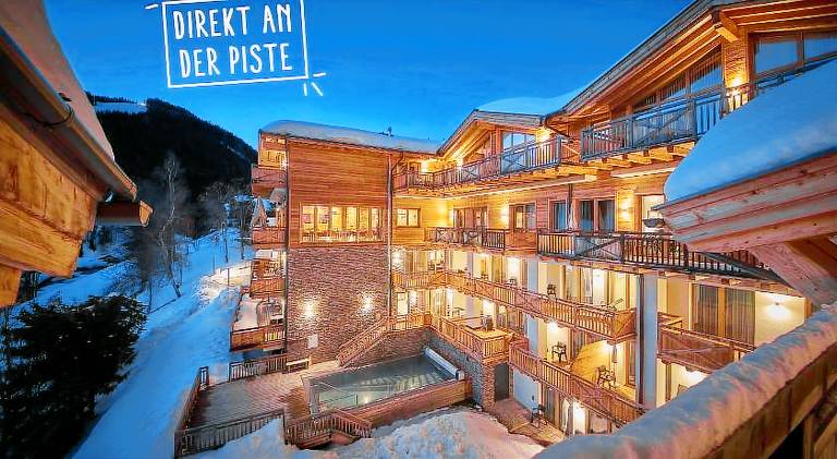 Serviced apartment with sauna, pool & yard in Saalbach-Hinterglemm