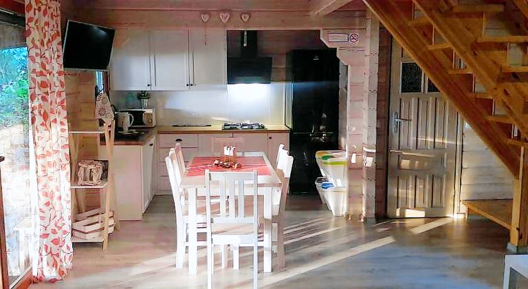 Apartment with yard, patio & BBQ — photo 4